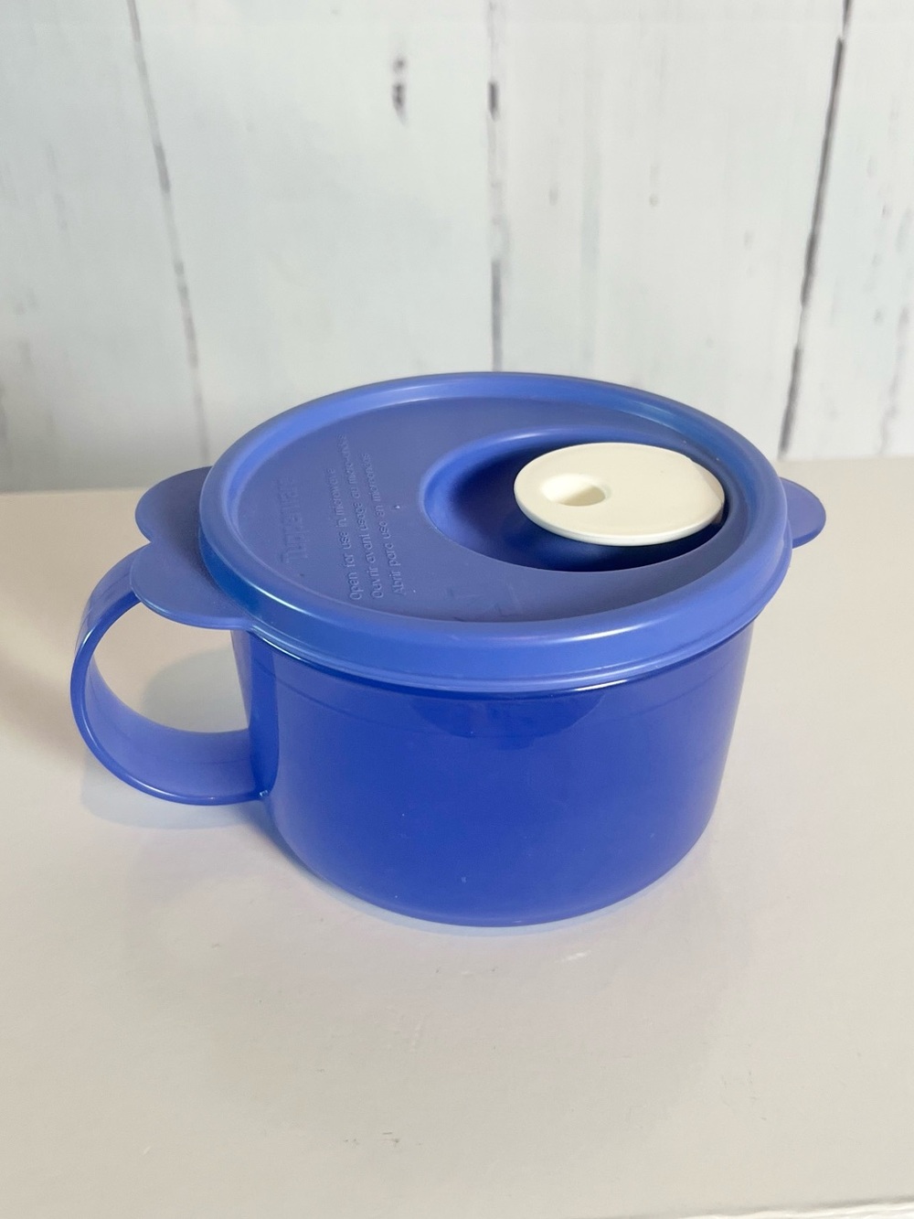 Tupperware Crystal Wave Microwave Soup Mug 16 oz Vented Reheating Cup Blue